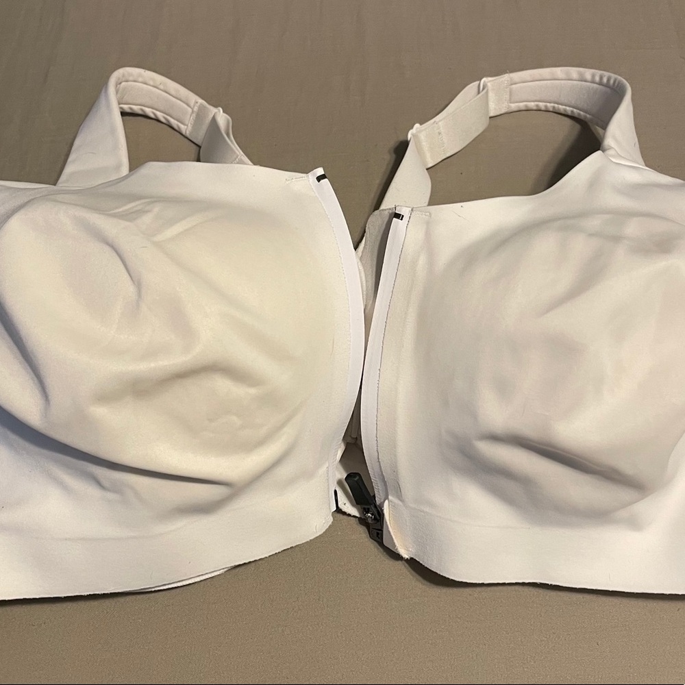 Victoria Secret extra support sports bra
